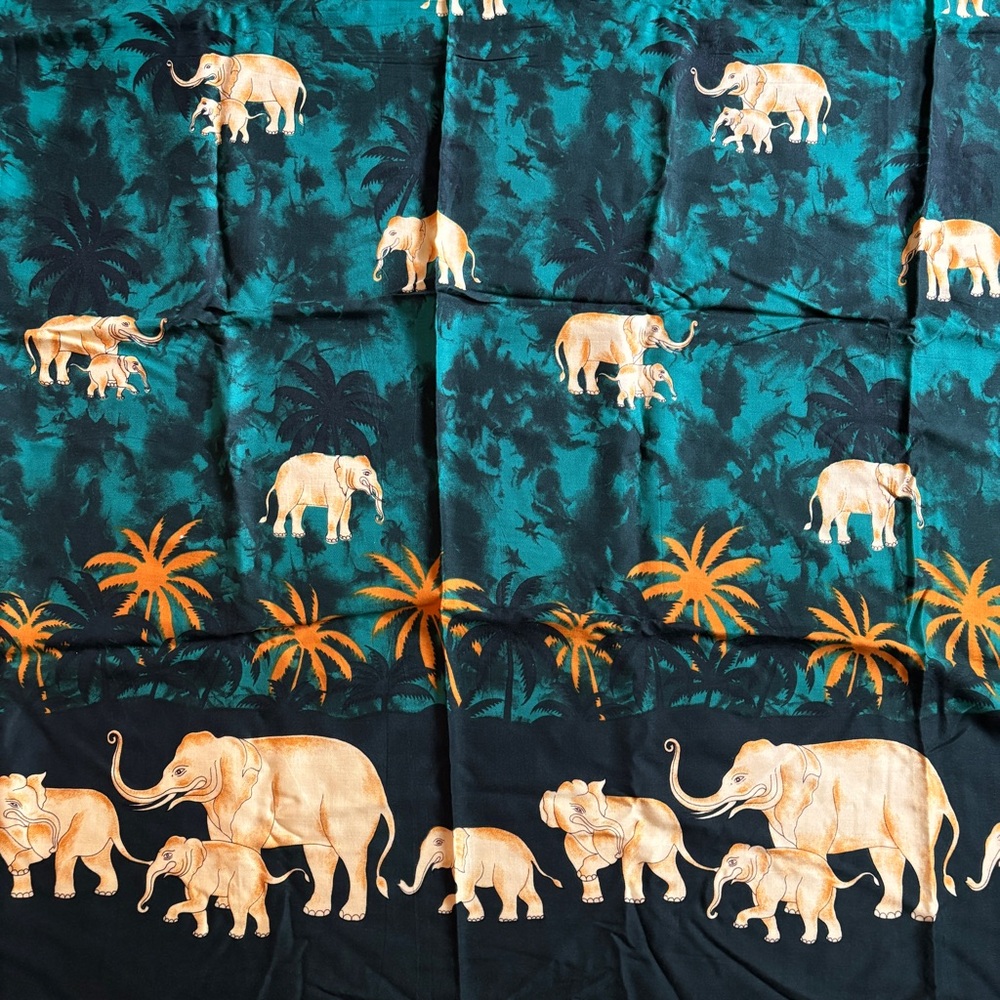 NWOT Beautiful Kenyan wrap/ scarf, elephants